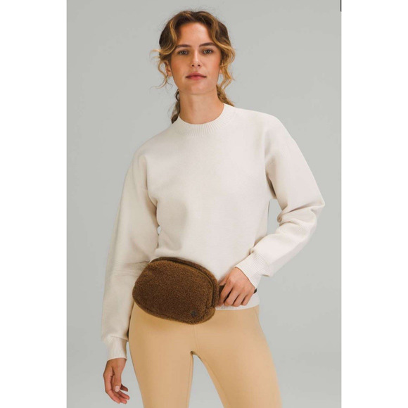 Lululemon Everywhere Belt Bag Fleece Sherpa Burnt Caramel 2L Travel Outdoor - Picture 2 of 13